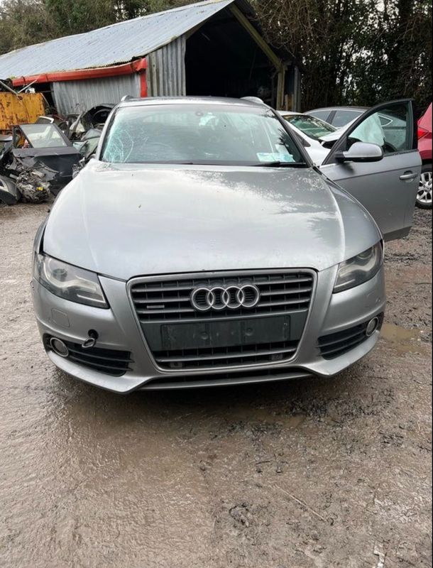 Breaking Audi A4 B8 CAHA JKP LY79 S Line Quattro 2010