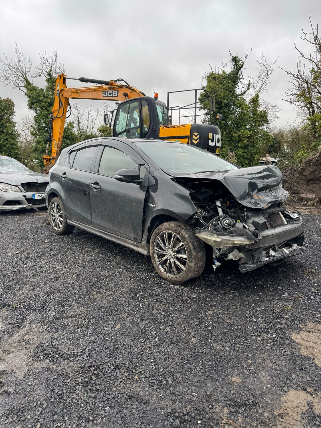 Breaking Toyota Aqua 2013 1.5 Hybrid