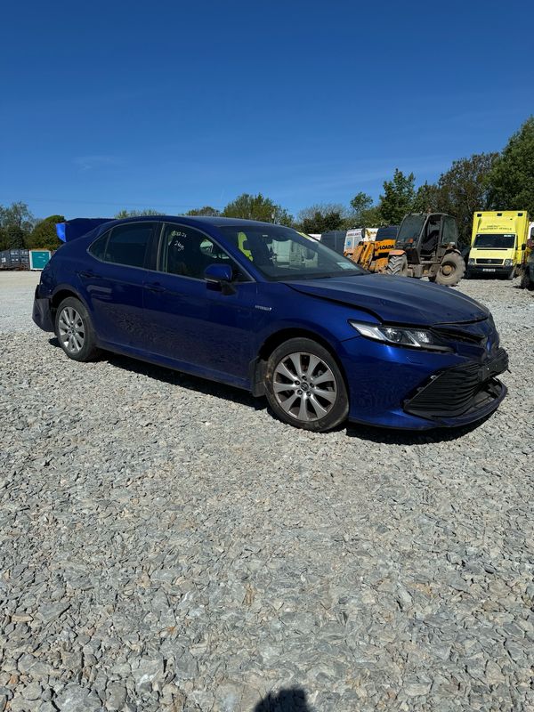 Breaking Toyota Camry 2020 Hybrid 2.5