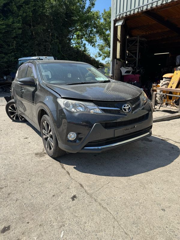 Breaking Toyota RAV 4 2014 2L Diesel