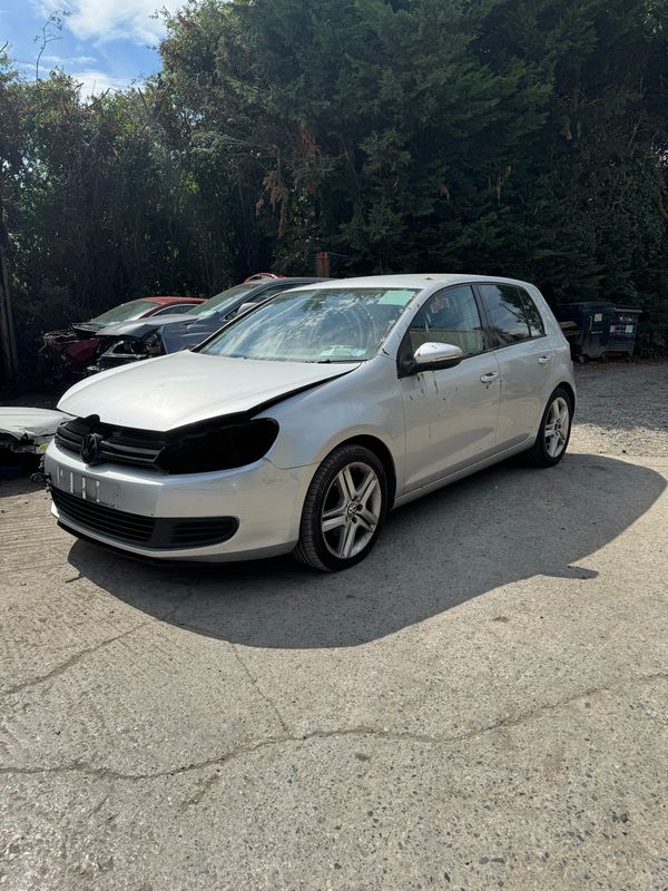 Breaking Volkswagen Golf 2010 1.6 Diesel CAY Manual