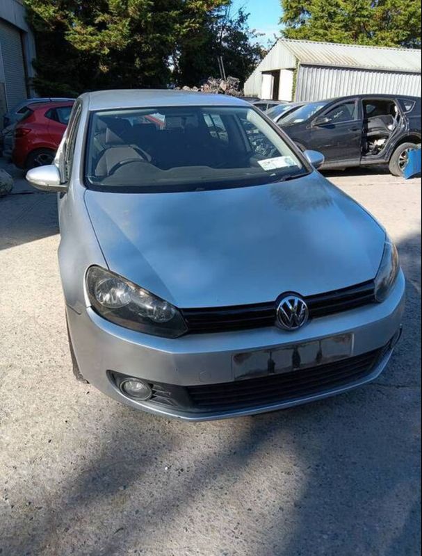 Breaking 2010 Volkswagen Golf 1.6 Manual