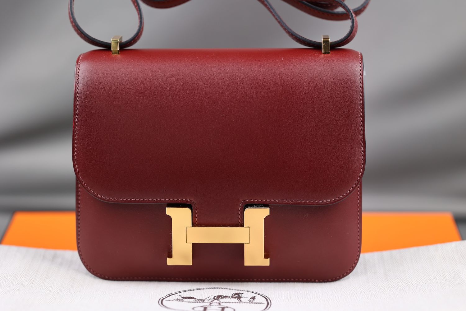 Hermès Constance 18 Rouge H Monsieur
