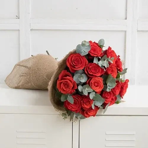 The bouquet is made with 15 scarlet roses and eucalyptus.