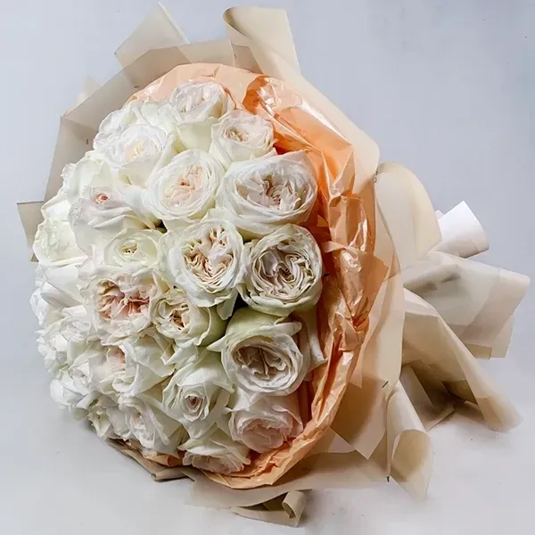 45 pieces of white fragrant rose are used in the bouquet.