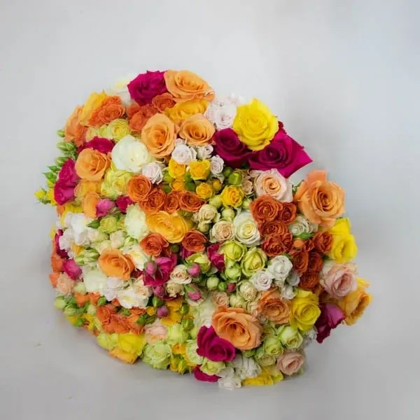 The mix bouquet is made of 100 pieces of roses of different colors.