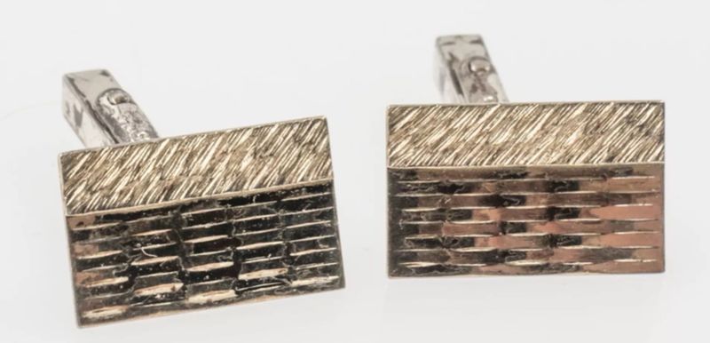 EIN PAAR SILBERNE MANSCHETTENKNÖPFE, VERGOLDET. SILBER 835.