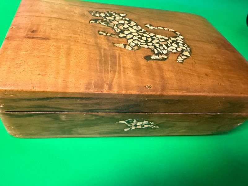 RAR!  VINTAGE ALTE SCHMUCKSCHATULLE HOLZ INTARSIEN HANDARBEIT tiermotive
