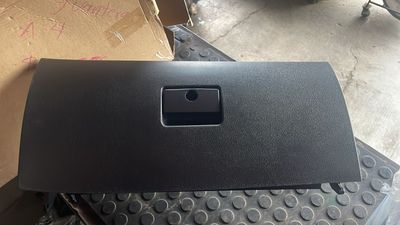 Tapa de guantera wv Jetta 02-11