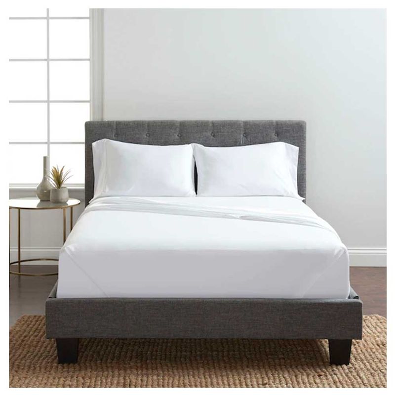 SERTA CLASSIC – 7-Piece Antimicrobial Queen Bedding Bundle – White