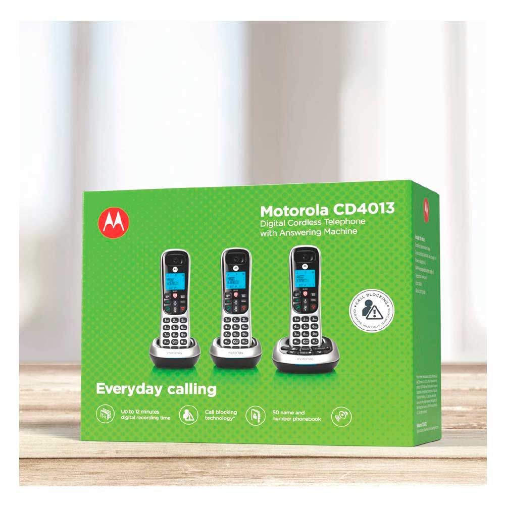 Motorola Digital Cordless Phone with Answering Machine with 3 Handsets CD4013