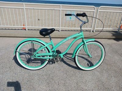Girls Bella 3 speed bike w/ 24″ wheels