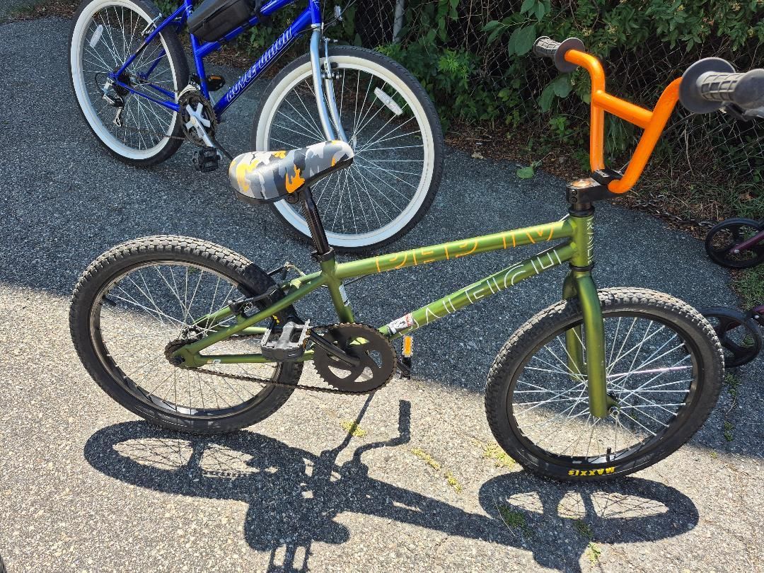 Kids Raliegh BMX Style Bike w/ 20" Wheels