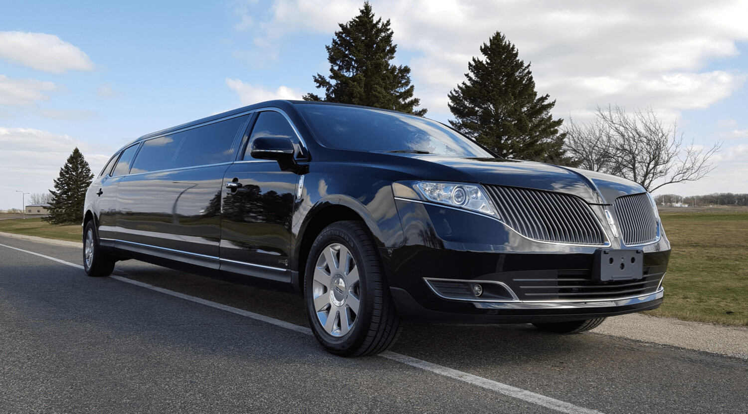 Calgary Airport YYC to Banff, Alberta (Flat Rate Transfer) - 8 Passenger MKT Stretch Car Limousine