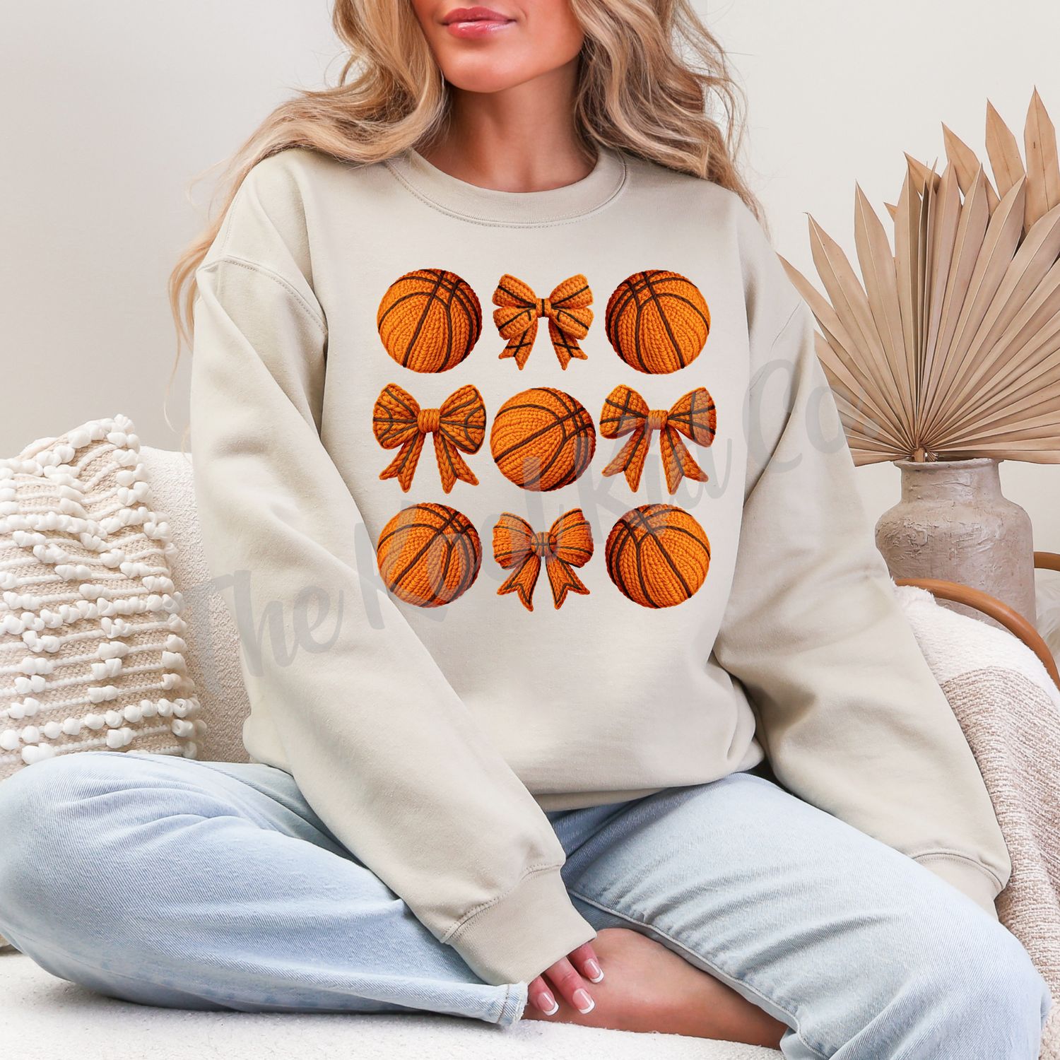 YARN BASKETBALL AND BOW COQUETTE