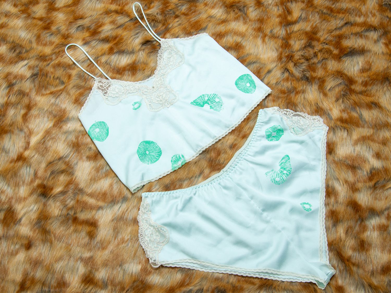 WEARS- Hand printed spore print sleep set L