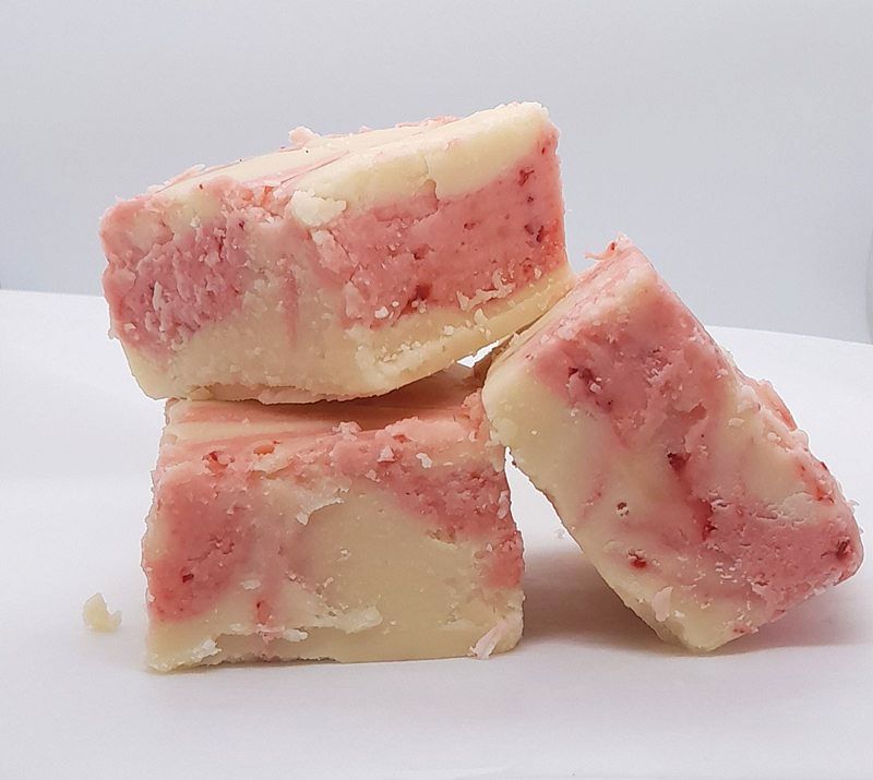 Strawberry Cheesecake Fudge 100g