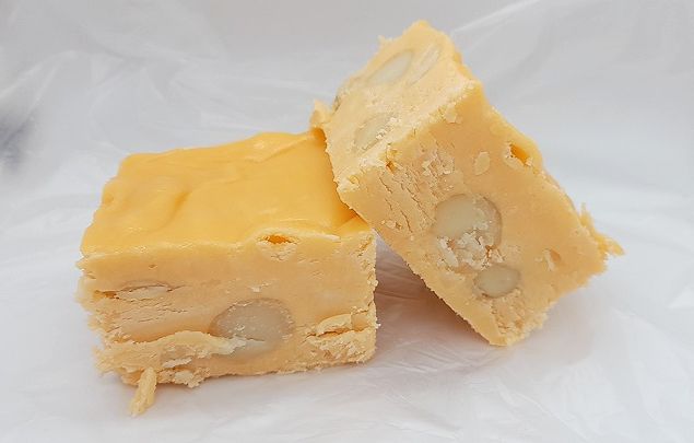 Mango Macadamia Fudge 100g