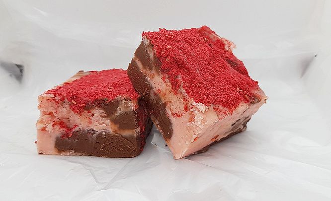 Choc Raspberry Swirl Fudge 100g