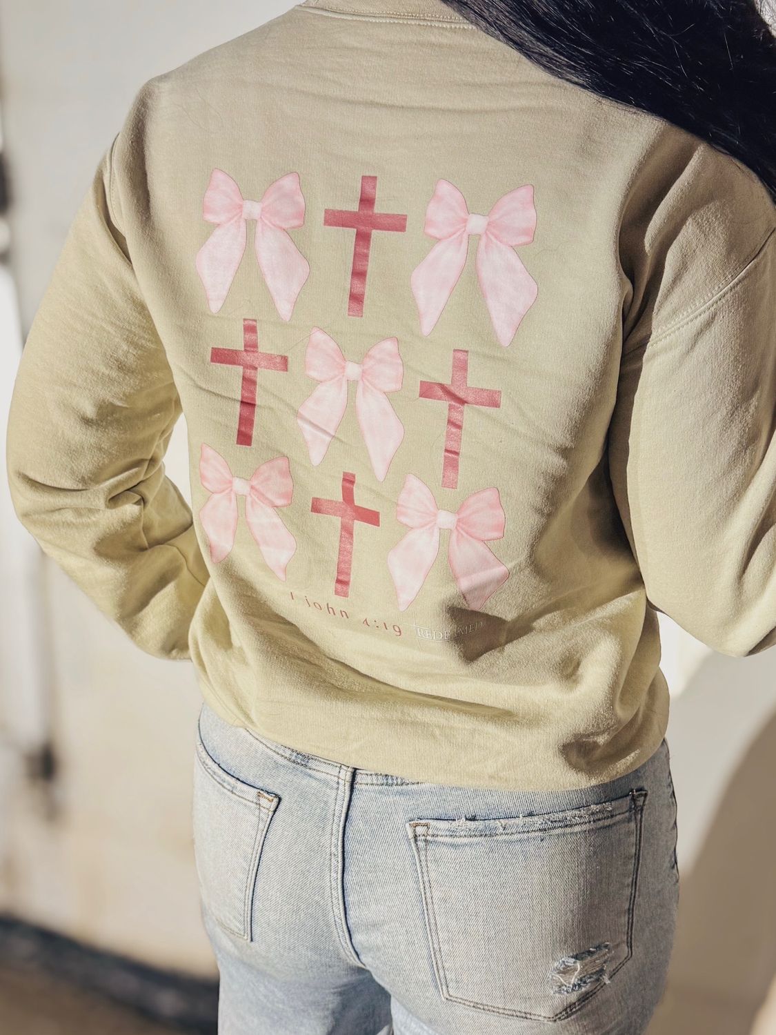 Jesus Loves You Bows Crew