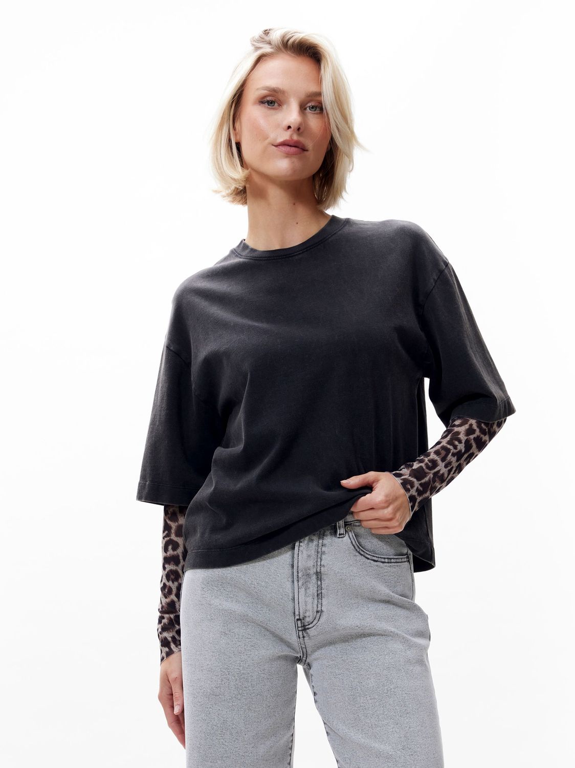 Loose fit Tshirt with leopard mesh sleeves