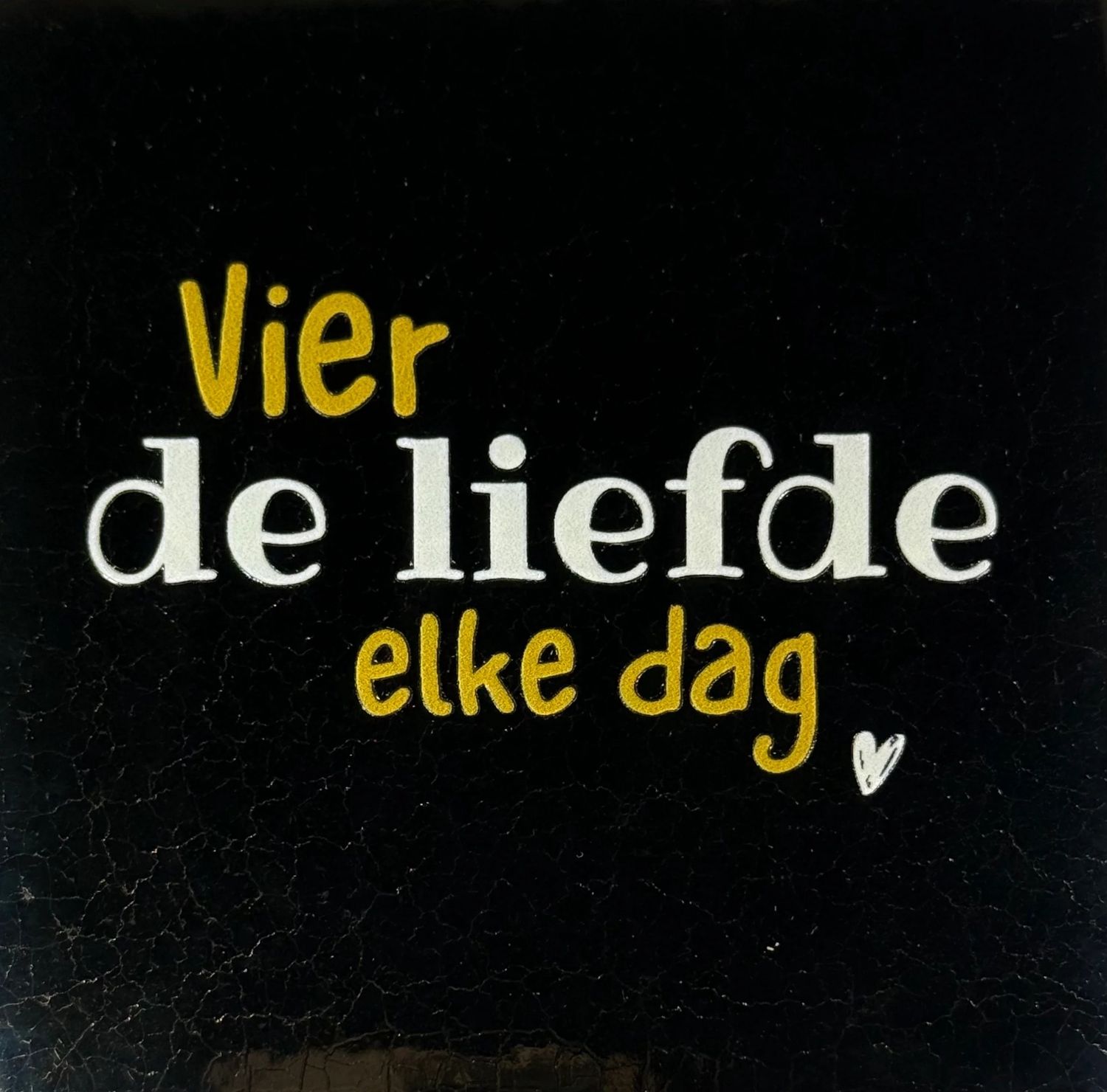 Tegel - &#39;vier de liefde elke dag&#39; goud/creme(goud)