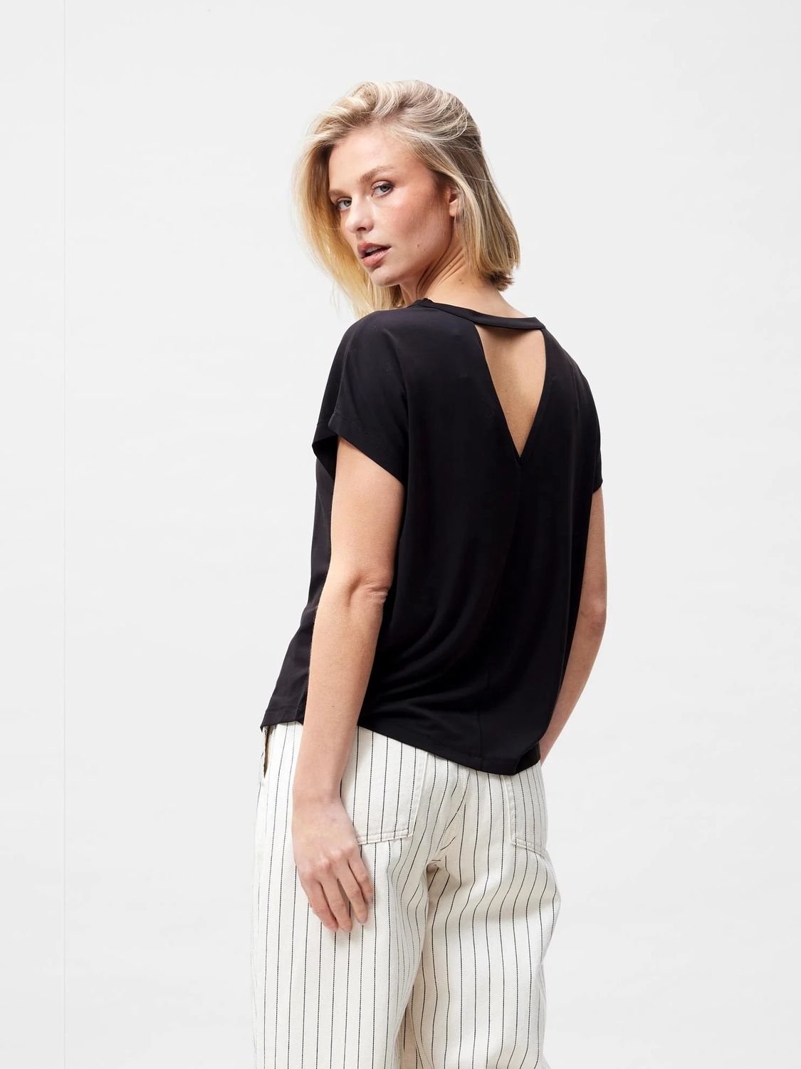 T-shirt met open rug detail - black