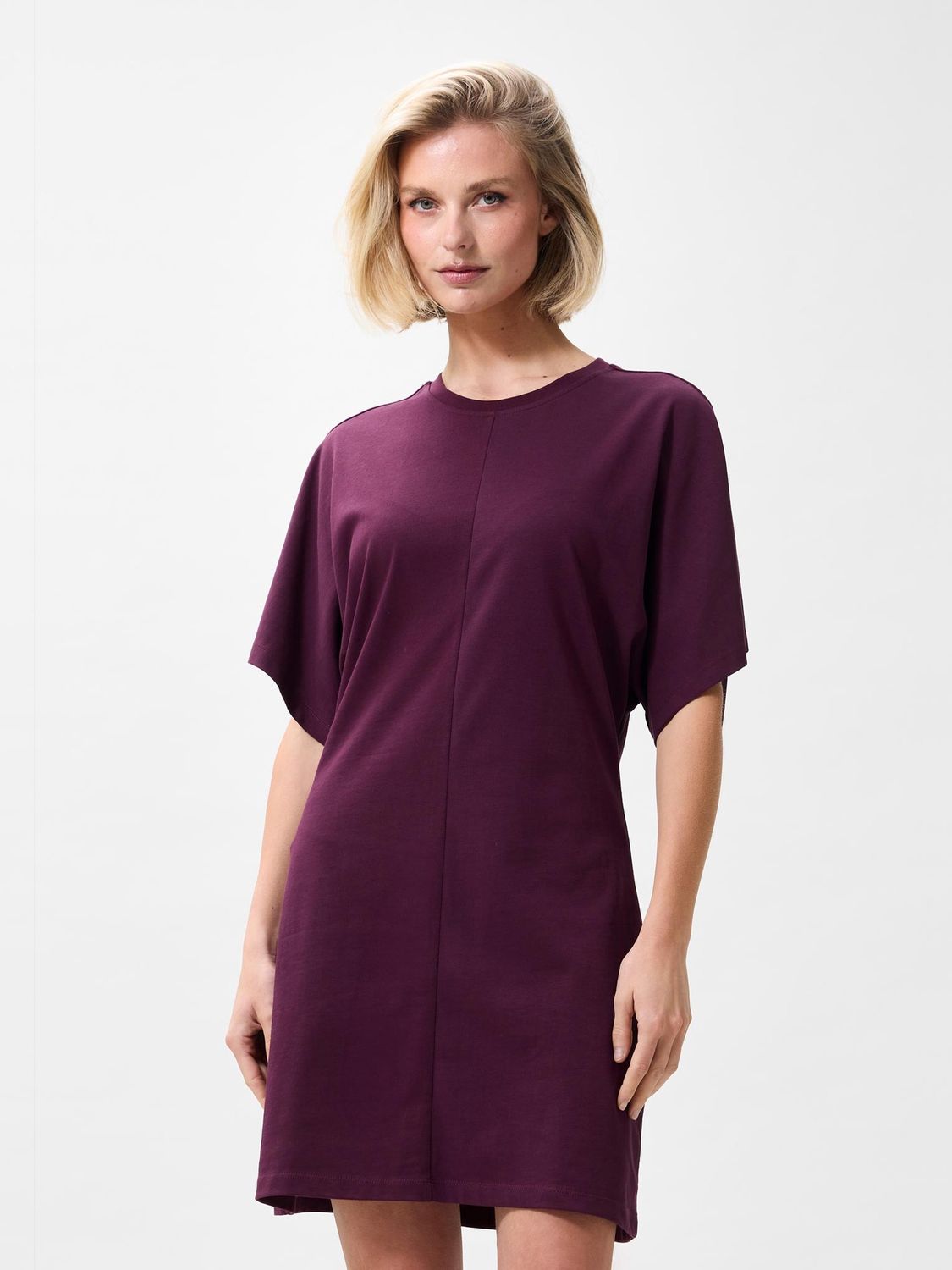 T-shirt dress - winetasting