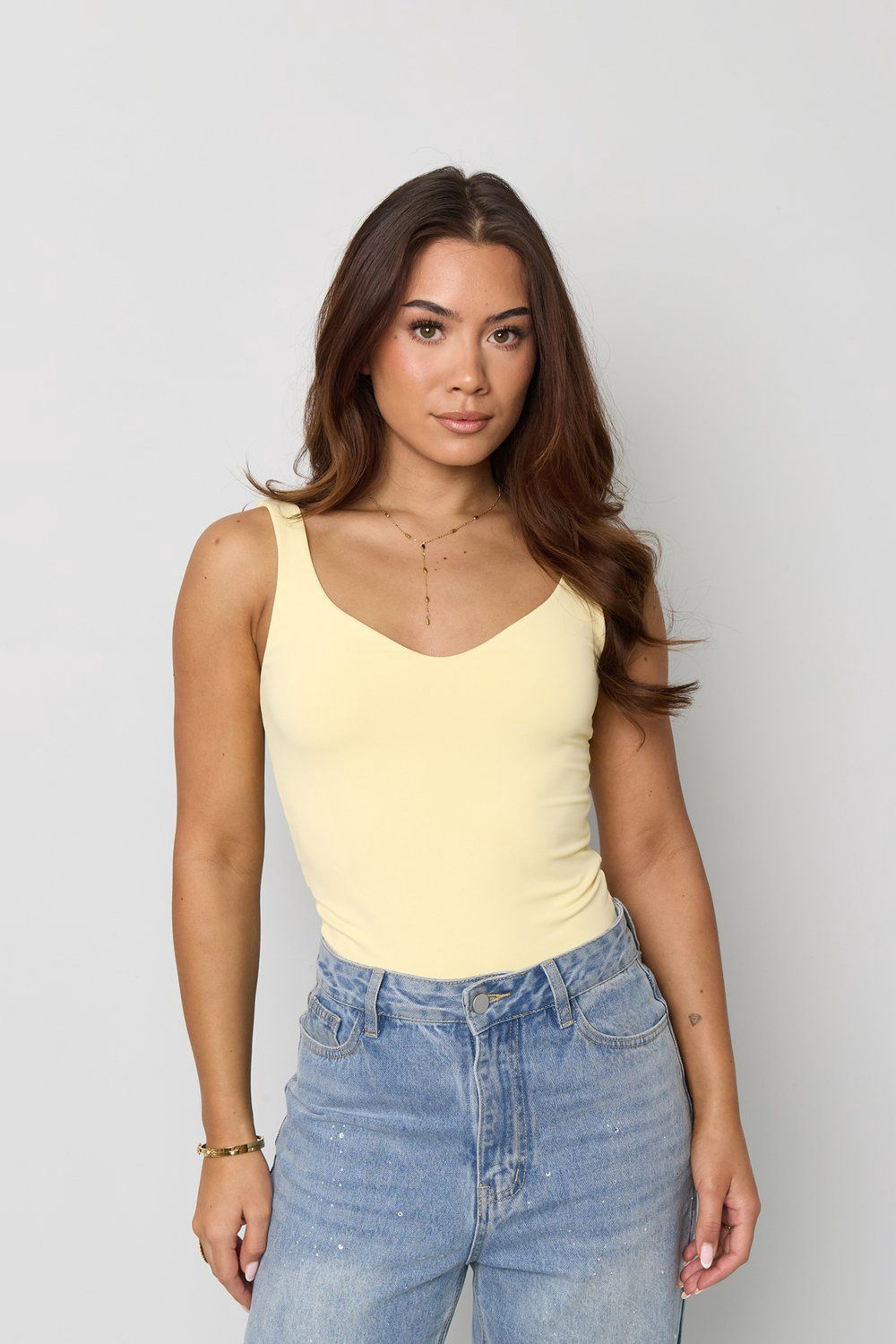 Basic Top v-hals - botergeel