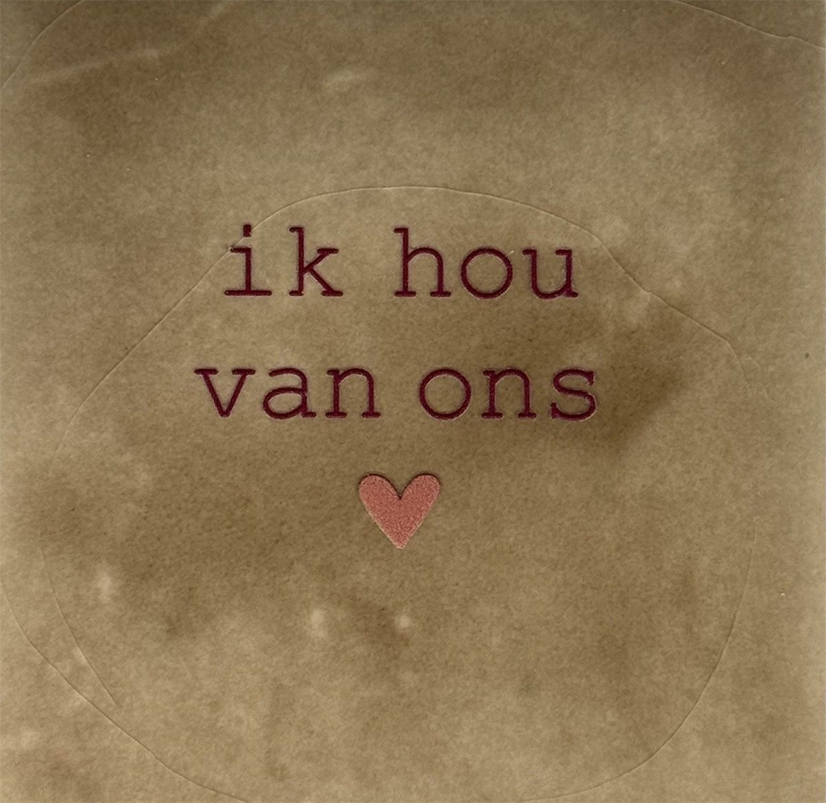 Tegel - 'ik hou van ons taupe/cherry'