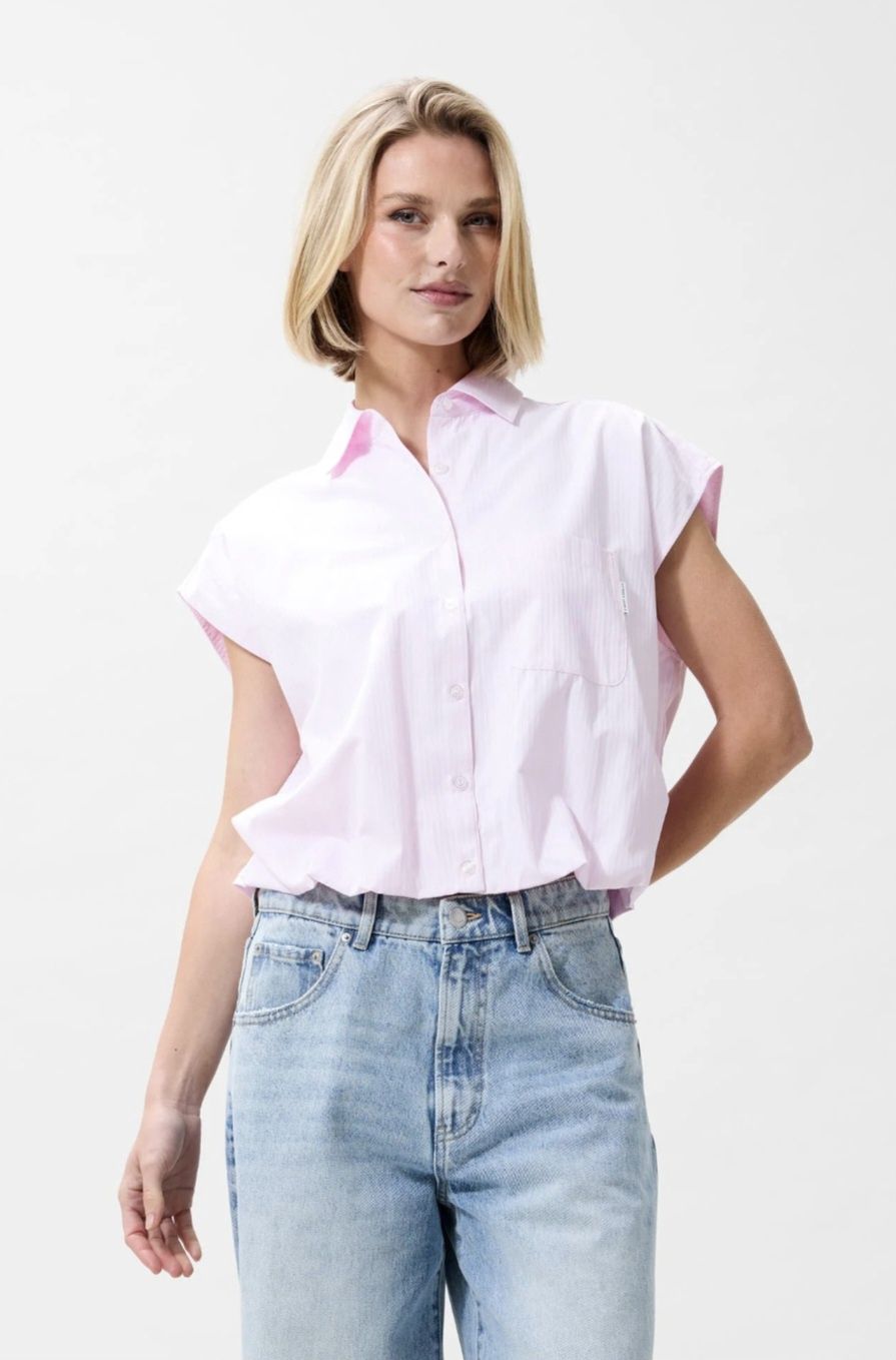 Sleeveless tuck in blouse - fairy tale