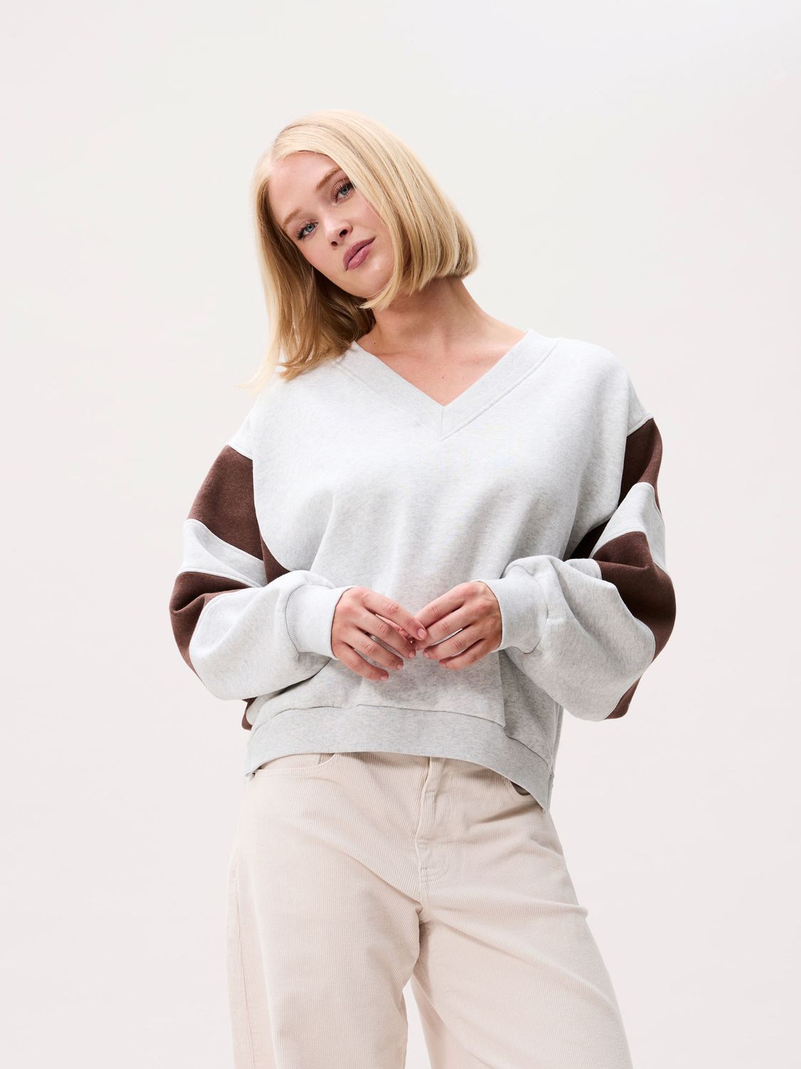 Sporty vneck sweater - grey/brown