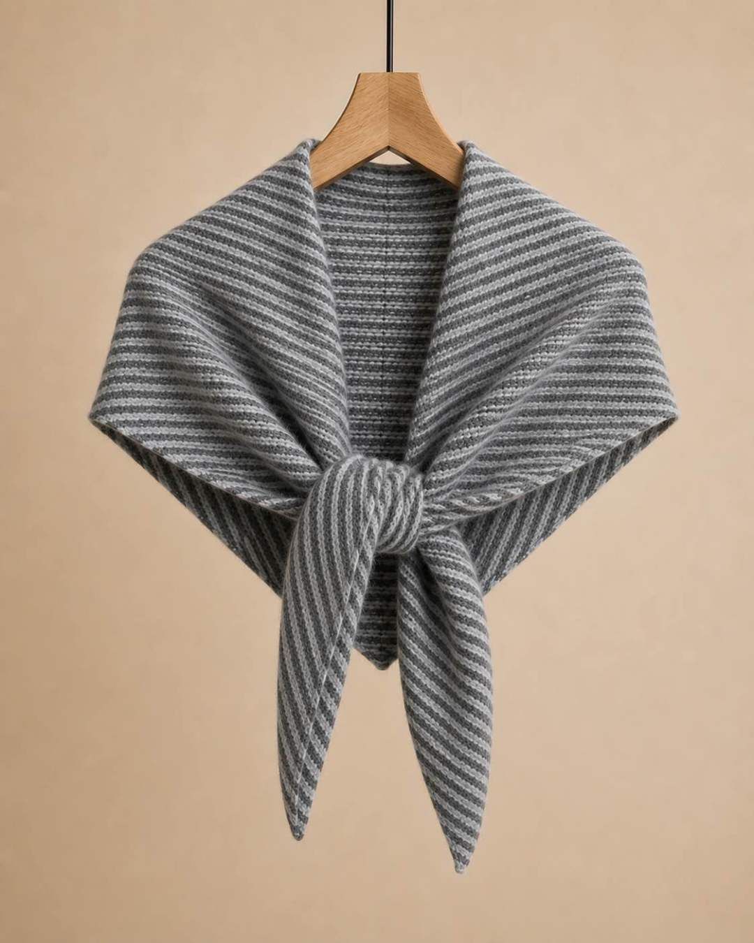 Sjaal_0133 triangle - taupe