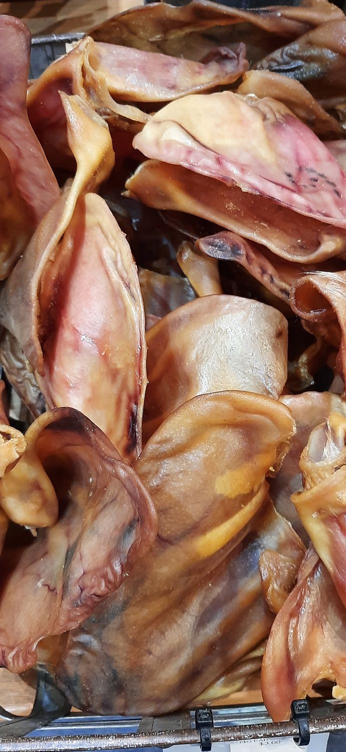 Natural USA-sourced pig ears dog chews.
