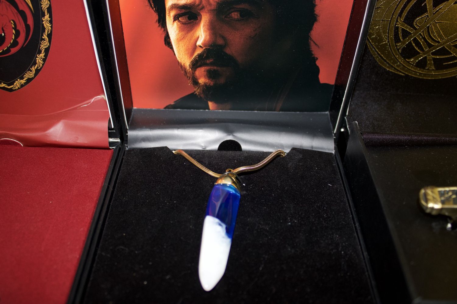 Star Wars Sky Kyber Crystal Necklace Prop Replica