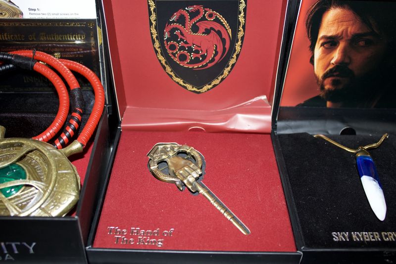 Got Hand Of The King Prop Replica Pin