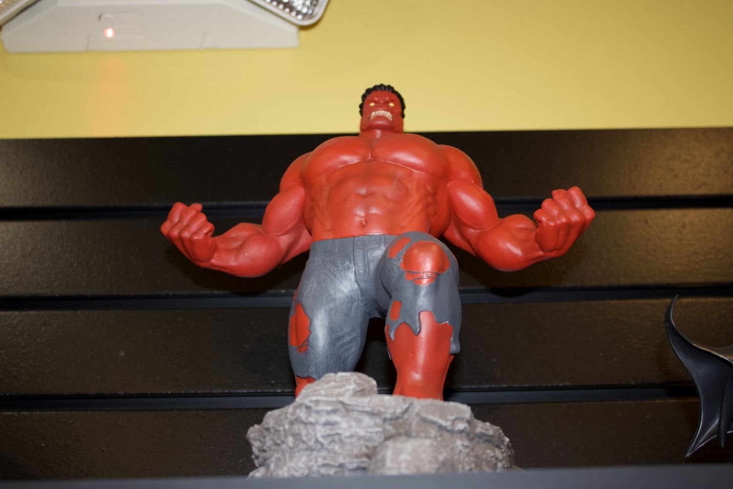 Red Hulk Marvel Comic Diamond Select Gallery