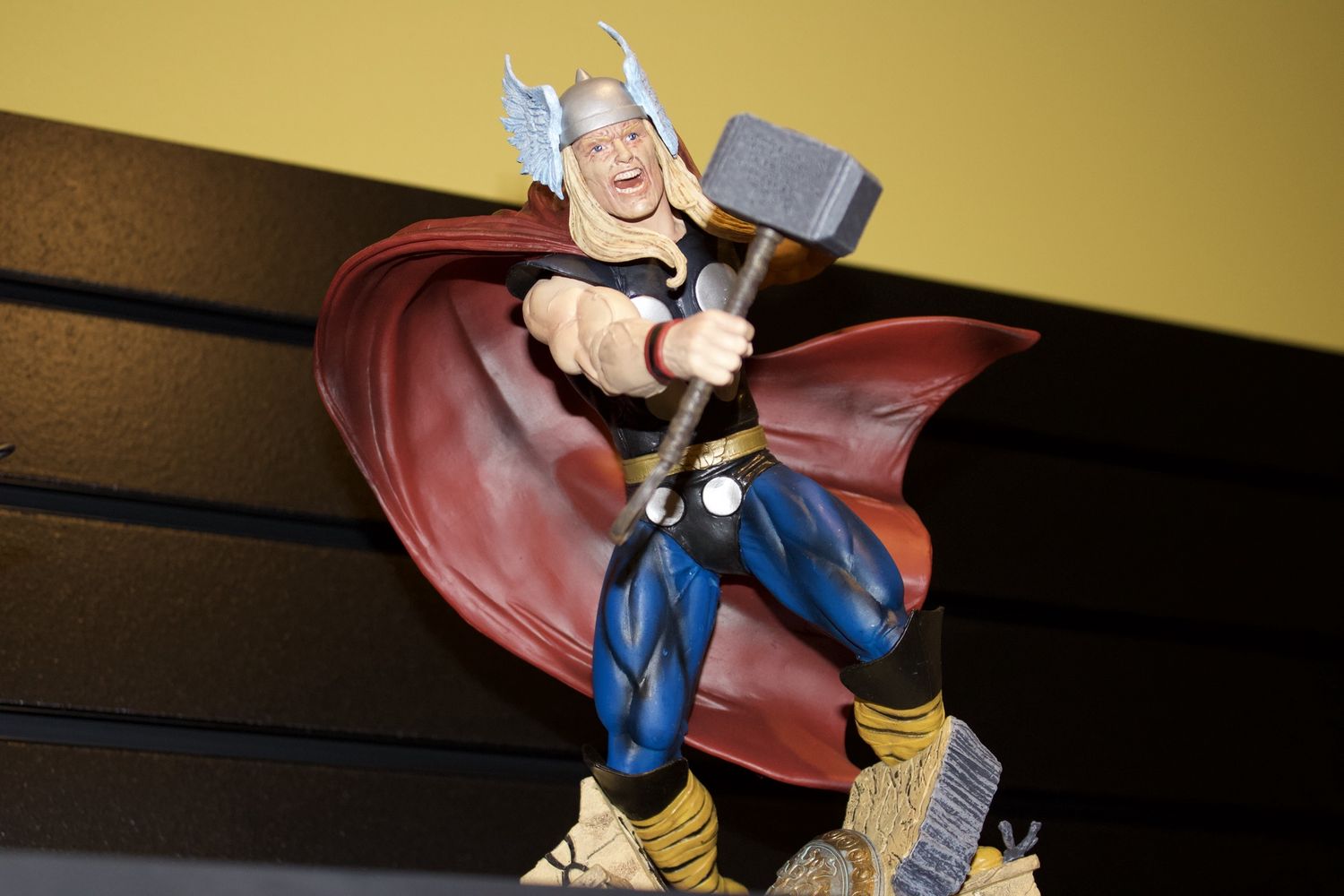 The Mighty Thor Marvel Comic Gallery Statue