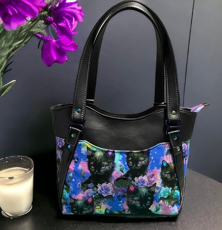 Classic Shoulder Bag Style