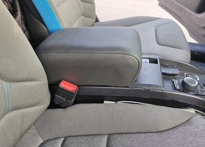 Armrest for BMW i3
