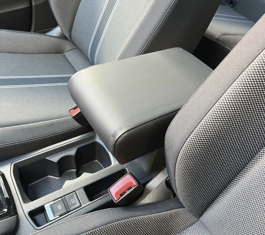 Adjustable in length armrest for Volkswagen T-Roc