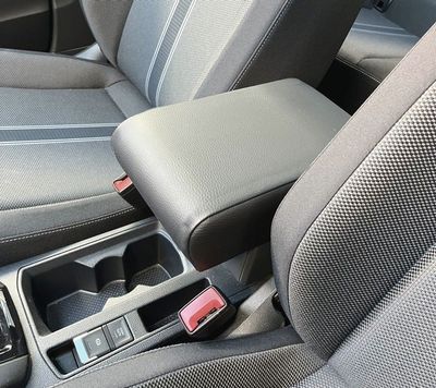 Adjustable in length armrest for Volkswagen T-Roc
