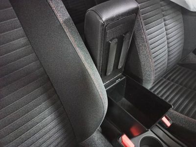 Bracciolo portaoggetti Peugeot 208 (03/2019&gt;) - regolabile in lunghezza