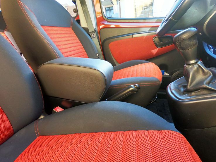 Bracciolo regolabile con portaoggetti per Fiat Qubo