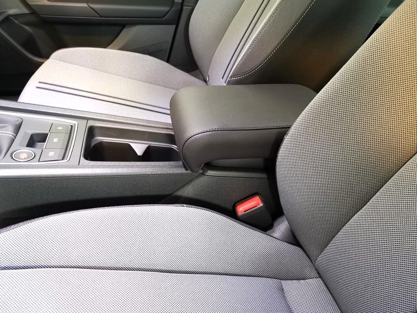 Bracciolo regolabile con portaoggetti per Seat Leon (2020&gt;)