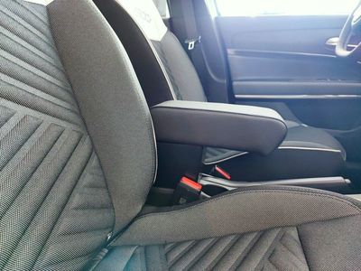 Fiat 600 Hybrid - regulable apoyabrazos con portaobjetos