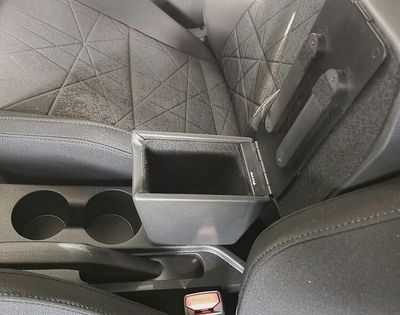Hyundai Bayon (2021>) - accoudoir réglable avec porte-objet