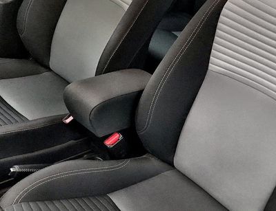 Toyota Yaris et Hybrid (2015-2020) - accoudoir réglable avec porte-objet