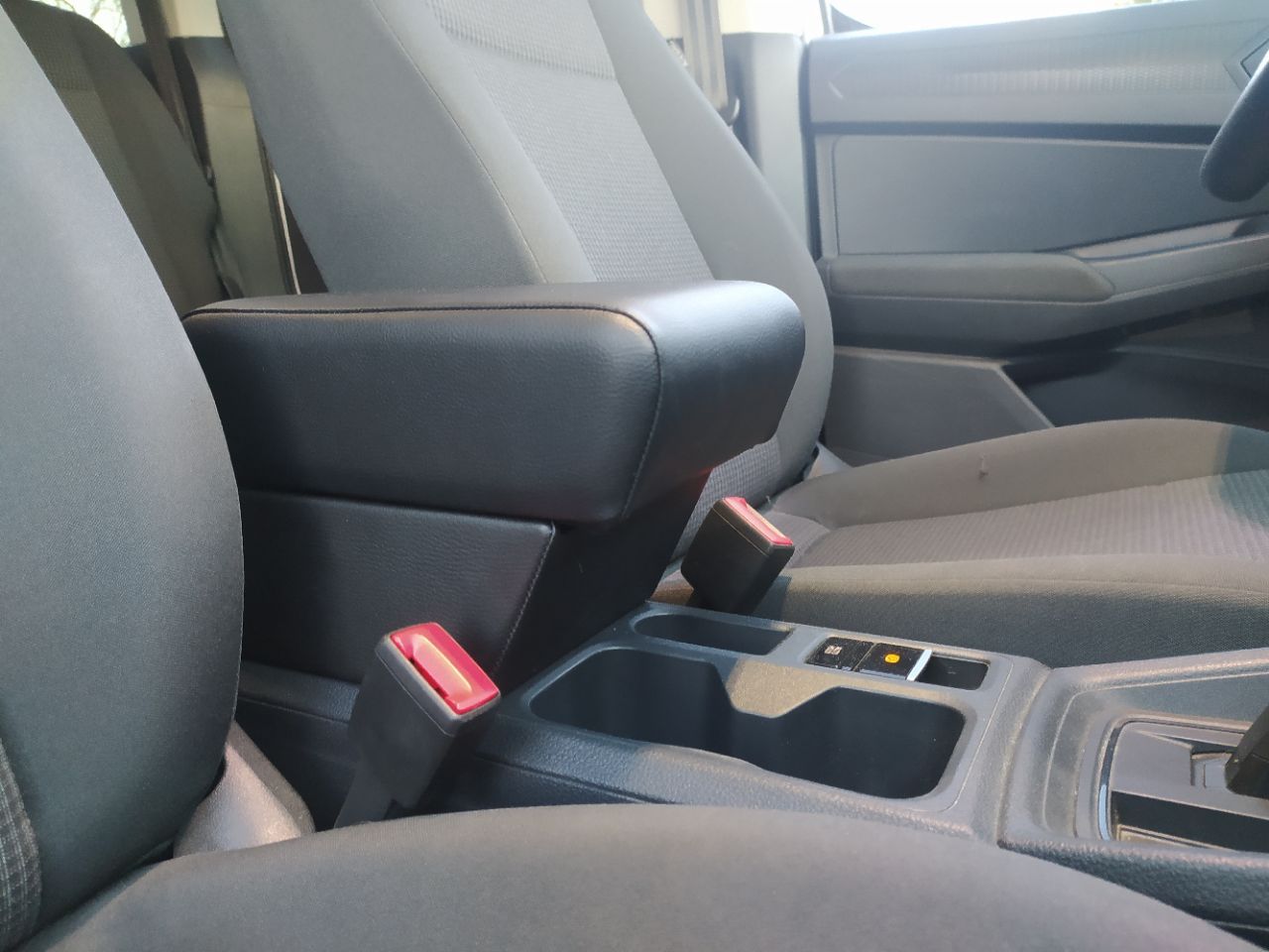 Ford Tourneo Connect (2024&gt;) - Längenverstellbare Mittelarmlehne  mit Staufach