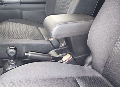 Suzuki Jimny (07/2018&gt;) - PREMIUM Längenverstellbare Mittelarmlehne mit Staufachr